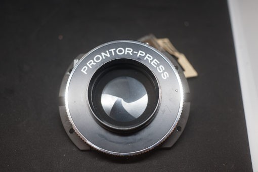 Prontor Press Shutter on a Oval lensboard/retainer