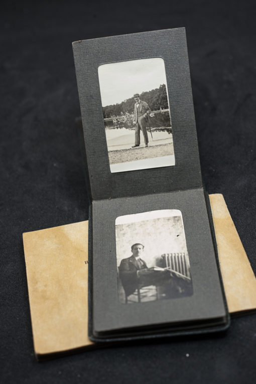 2 small photobooks (6x9cm photos)