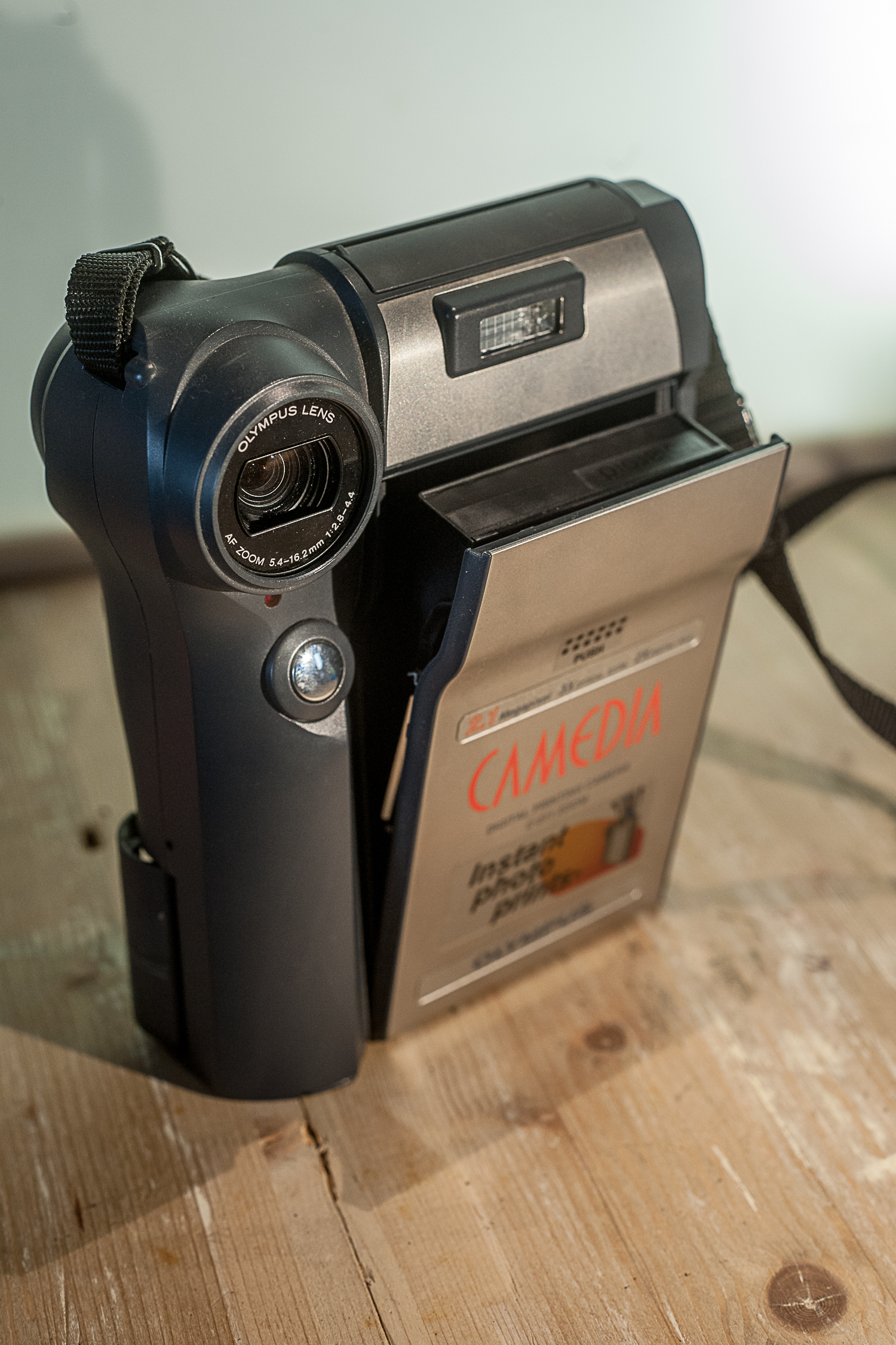 Olympus Camerdia C-211 - Polaroid camera #digitalclassic Vintagelens