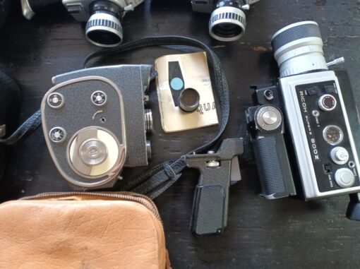 Panasonic vhs C camera (zonder acc.) Ricoh super 8 camera 800Z (schone lens) Bauer C3 (2x) KMZ Quartz 8mm niet getest BOX II