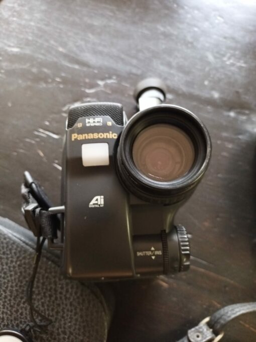 Panasonic vhs C camera (zonder acc.) Ricoh super 8 camera 800Z (schone lens) Bauer C3 (2x) KMZ Quartz 8mm niet getest BOX II
