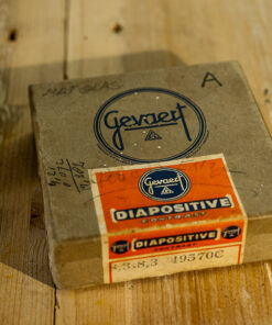 Gevaert box with 15 ground glasses 8,3 x 8,3 CM