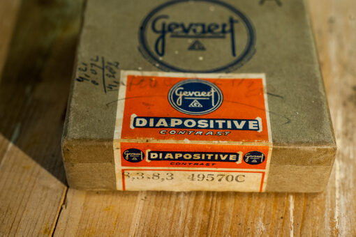 Gevaert box with 15 ground glasses 8,3 x 8,3 CM