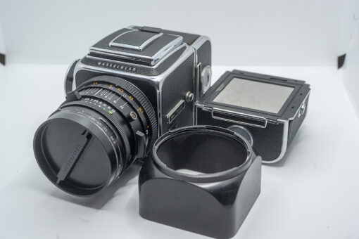 Hasselblad 500C +Carl Zeiss Planar 80mmF2.8 *T + Acc.