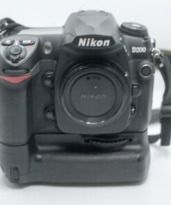 Nikon D200 + battery pack + 2 Batteries + 4GB CF card