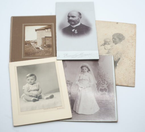 Lot of 5 black and whit family photos CDV 1900s