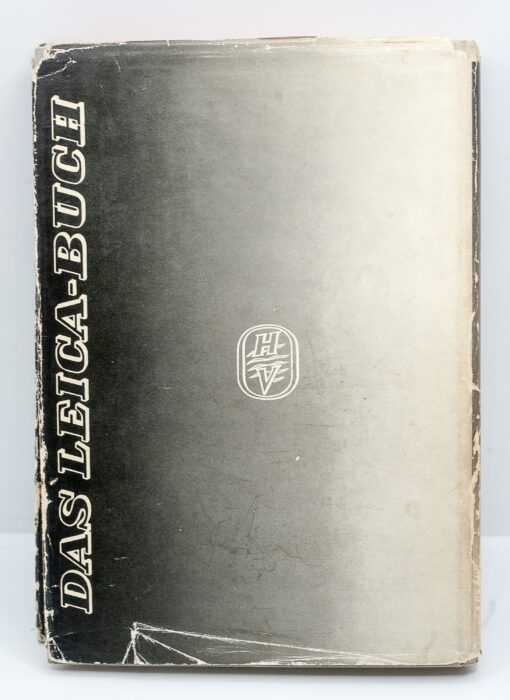 Author: Theo Kisselbach Title: The Leica Book Condition: slight signs of wear Publisher: Heering Verlag Binding: linen Language: German Description: Dust jacket missing. Published: 1959