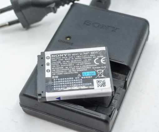 Sony Charger BC-CSD + Sony NP-BD1