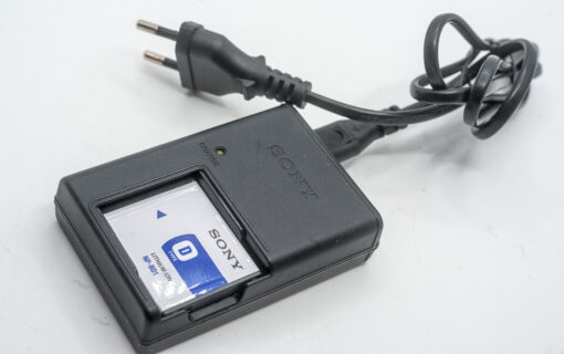 Sony Charger BC-CSD + Sony NP-BD1